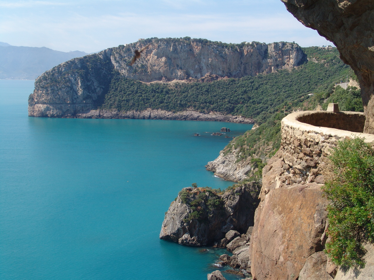 Sentier de la corniche du cap Carbon vers les Aiguades
